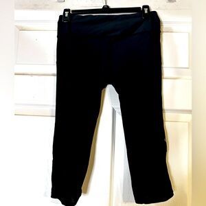 EUC Lululemon‎ Athletica Cropped Capri Leggings Black, Size 6